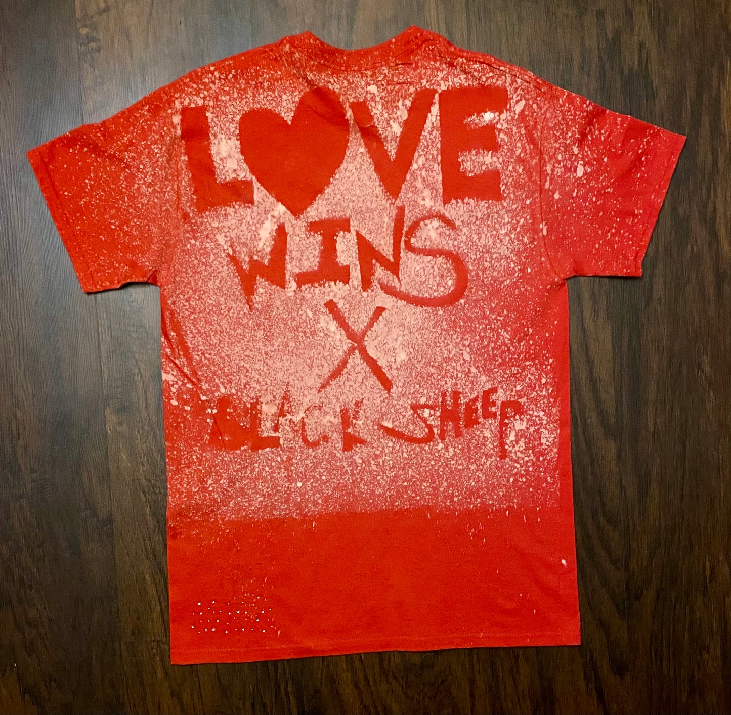 red Tshirt with love wins black sheep on the back, urban streetwear